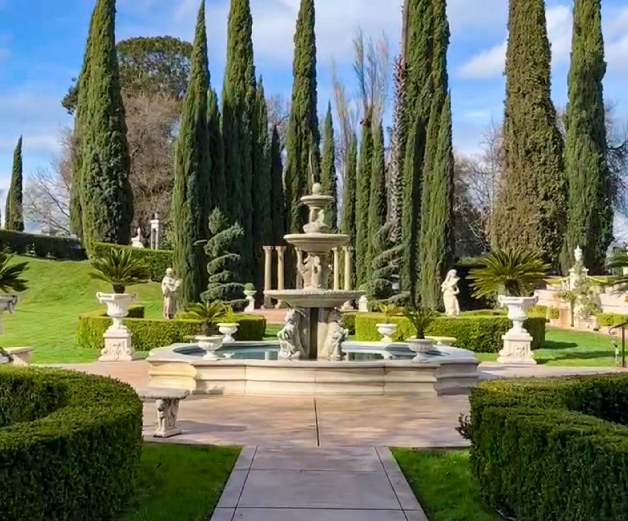 garden view of the mansion